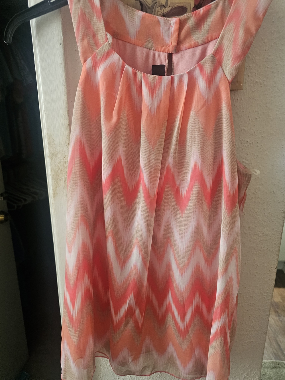 BCX Coral and White Chevron Sleeveless Top White Kaki Soft Orange Size M